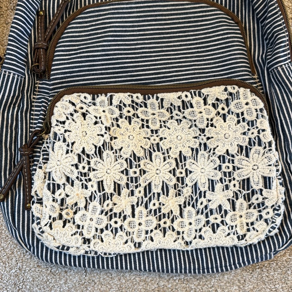 Backpack - Picture 2 of 4